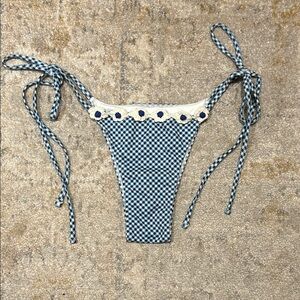 frankie’s bikini bottom picnic